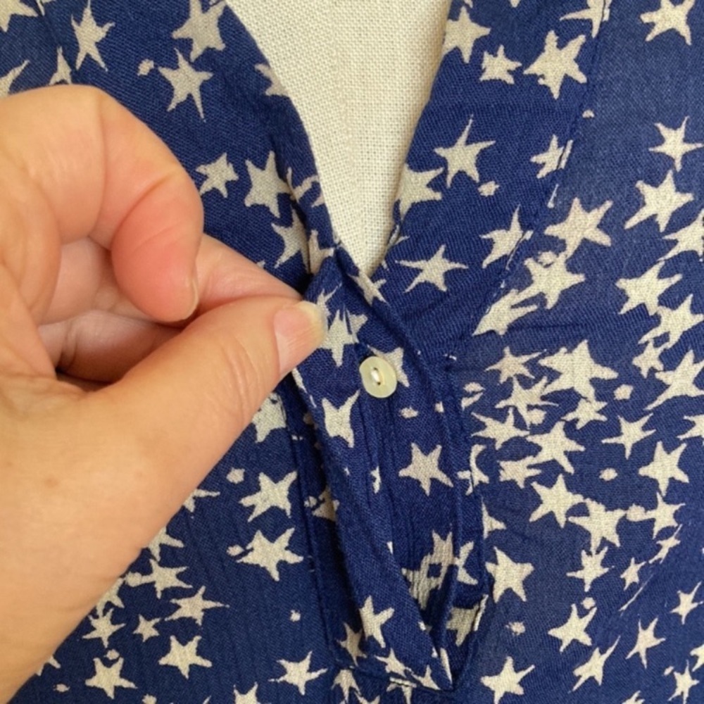 H&M L.O.G.G. stars print, viscose crinkle fabric,  button down top, navy blue, 4 - Picture 4 of 10